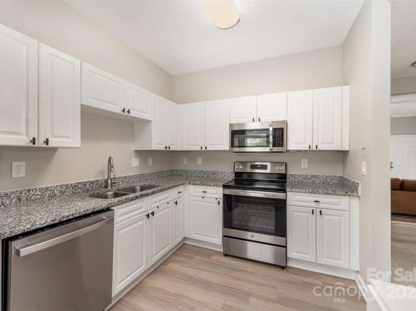12223 Savannah Garden Drive, Charlotte, NC 28273.  MLS# CAR4274964, YatesRealty ID 33210. 