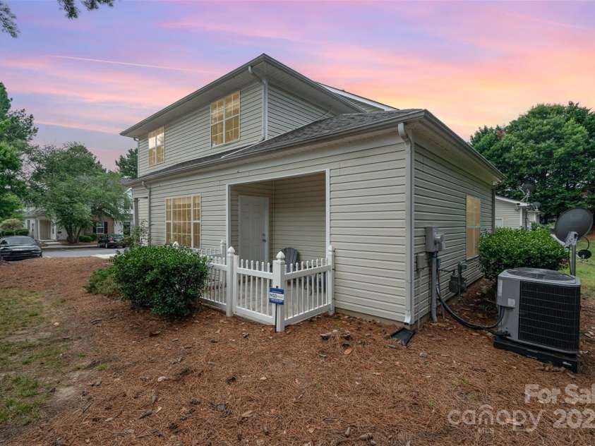 12223 Savannah Garden Drive, Charlotte, NC 28273.  MLS# CAR4274964, YatesRealty ID 33210. 