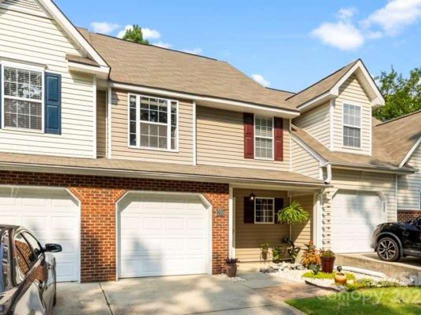 1352 Walnut Hill Drive, Rock Hill, SC 29732.  MLS# CAR4279981, YatesRealty ID 33211. 