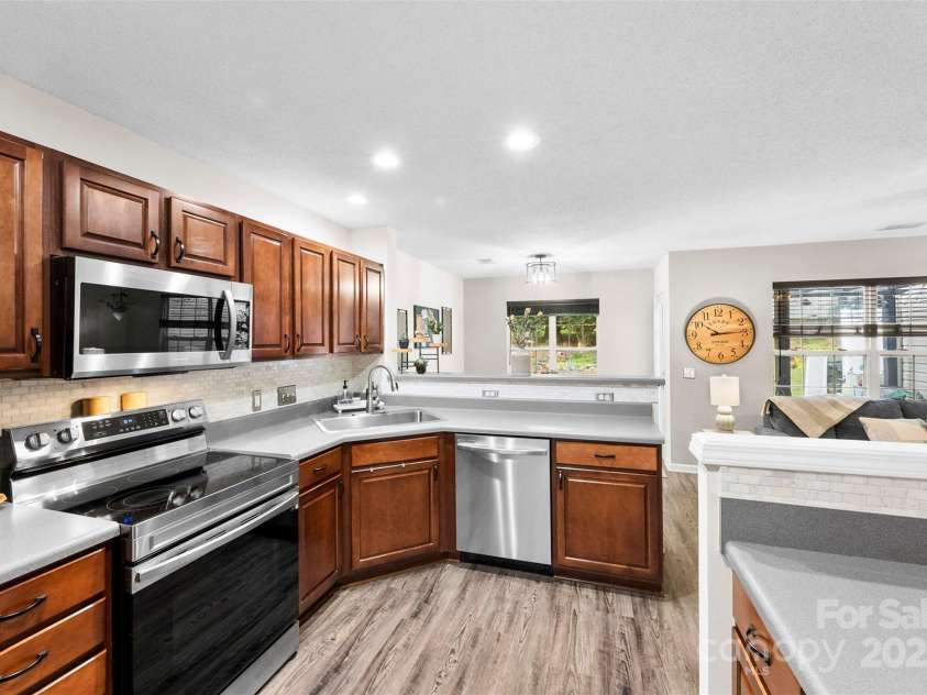 1352 Walnut Hill Drive, Rock Hill, SC 29732.  MLS# CAR4279981, YatesRealty ID 33211. 