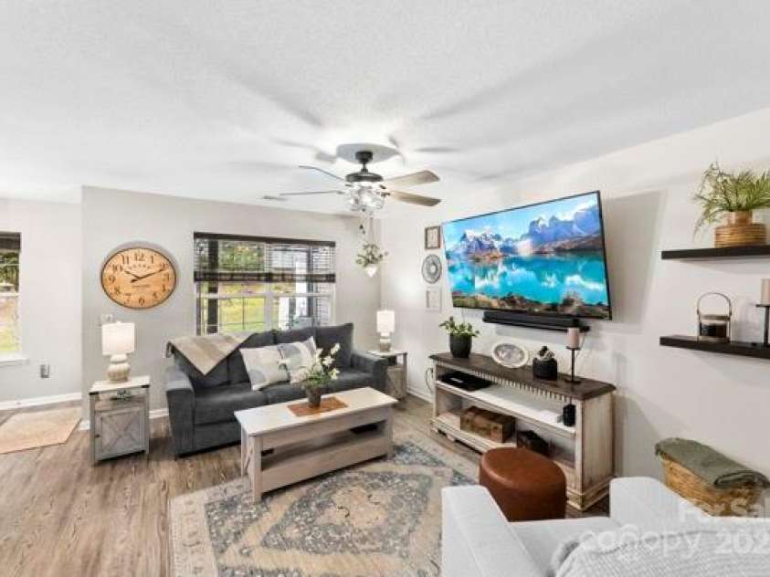 1352 Walnut Hill Drive, Rock Hill, SC 29732.  MLS# CAR4279981, YatesRealty ID 33211. 