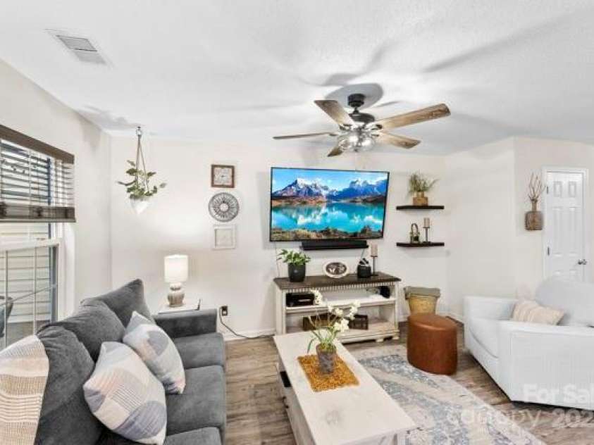 1352 Walnut Hill Drive, Rock Hill, SC 29732.  MLS# CAR4279981, YatesRealty ID 33211. 