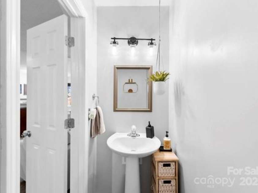 1352 Walnut Hill Drive, Rock Hill, SC 29732.  MLS# CAR4279981, YatesRealty ID 33211. 