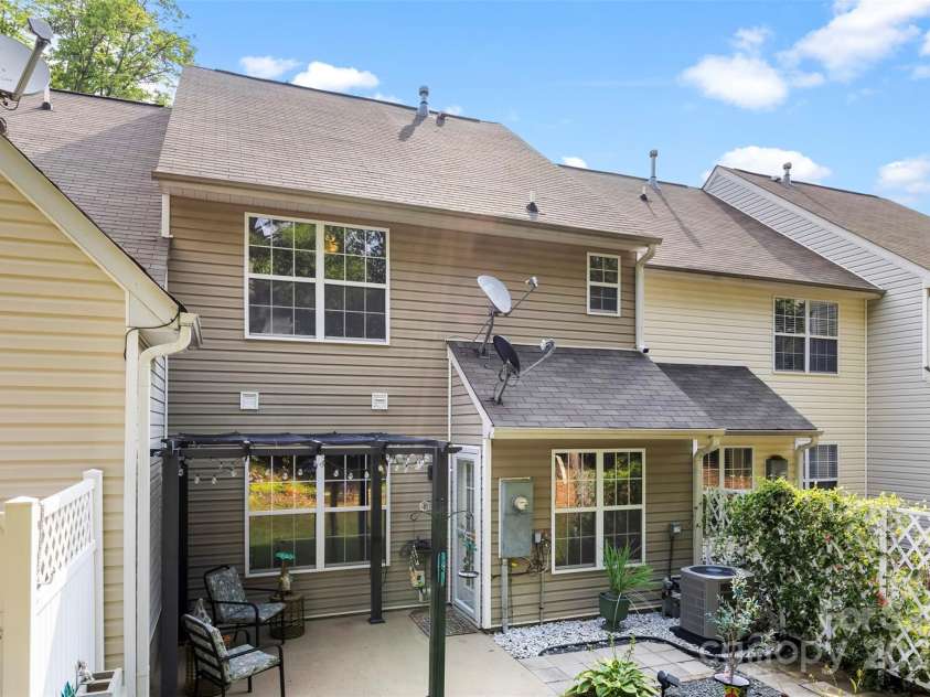 1352 Walnut Hill Drive, Rock Hill, SC 29732.  MLS# CAR4279981, YatesRealty ID 33211. 