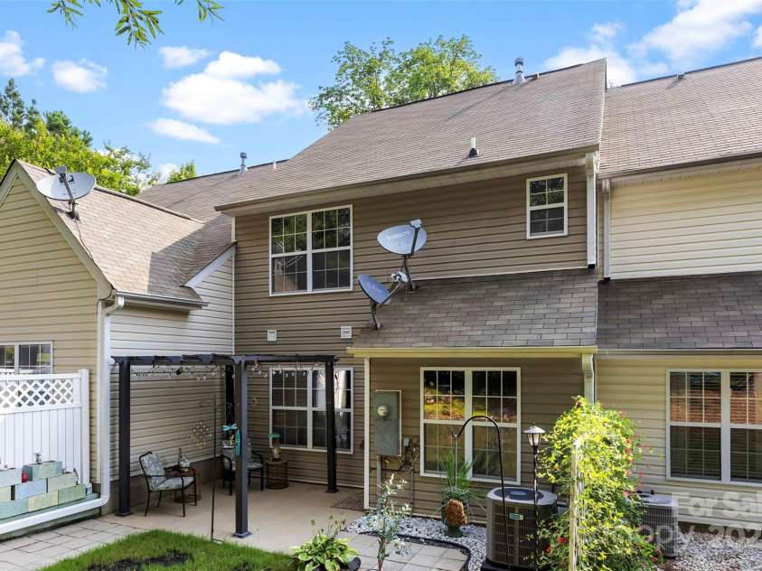 1352 Walnut Hill Drive, Rock Hill, SC 29732.  MLS# CAR4279981, YatesRealty ID 33211. 