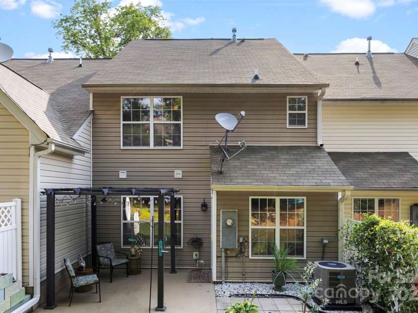 1352 Walnut Hill Drive, Rock Hill, SC 29732.  MLS# CAR4279981, YatesRealty ID 33211. 