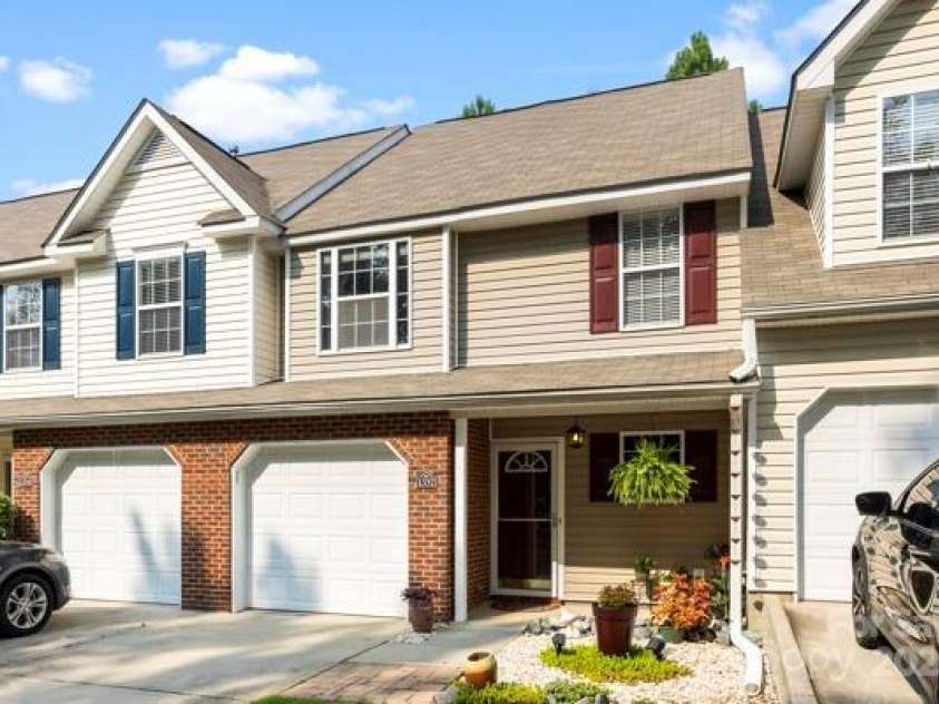 1352 Walnut Hill Drive, Rock Hill, SC 29732.  MLS# CAR4279981, YatesRealty ID 33211. 