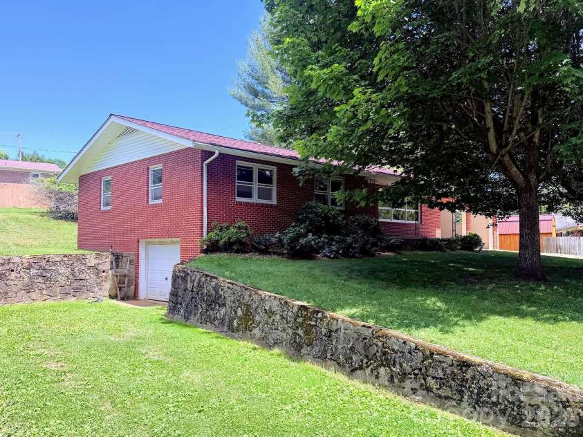 56 Henson Drive, Waynesville, NC 28786.  MLS# CAR4374439, YatesRealty ID 33211. 