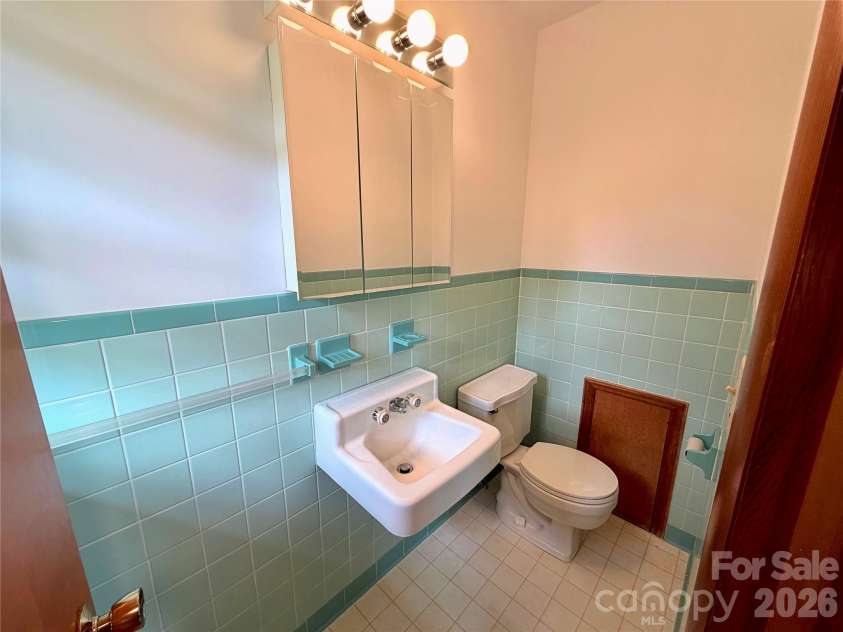 56 Henson Drive, Waynesville, NC 28786.  MLS# CAR4374439, YatesRealty ID 33211. Half Bath