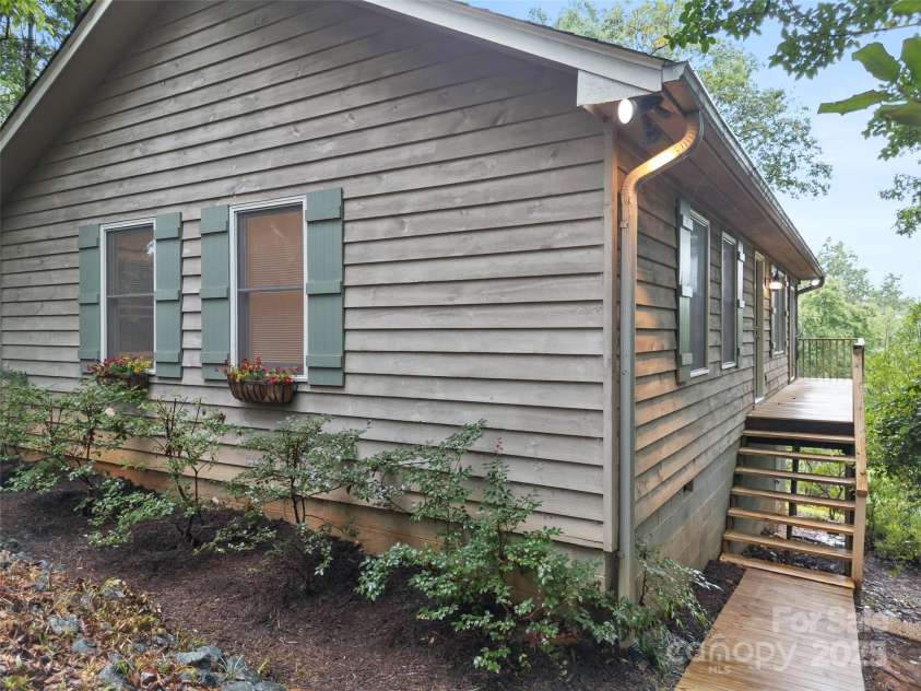 148 Piney Overlook Lane, Saluda, NC 28773.  MLS# CAR4284735, YatesRealty ID 33213. Cabin life, best life