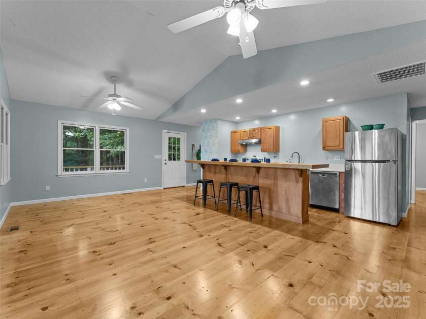 148 Piney Overlook Lane, Saluda, NC 28773.  MLS# CAR4284735, YatesRealty ID 33213. Large island for dining