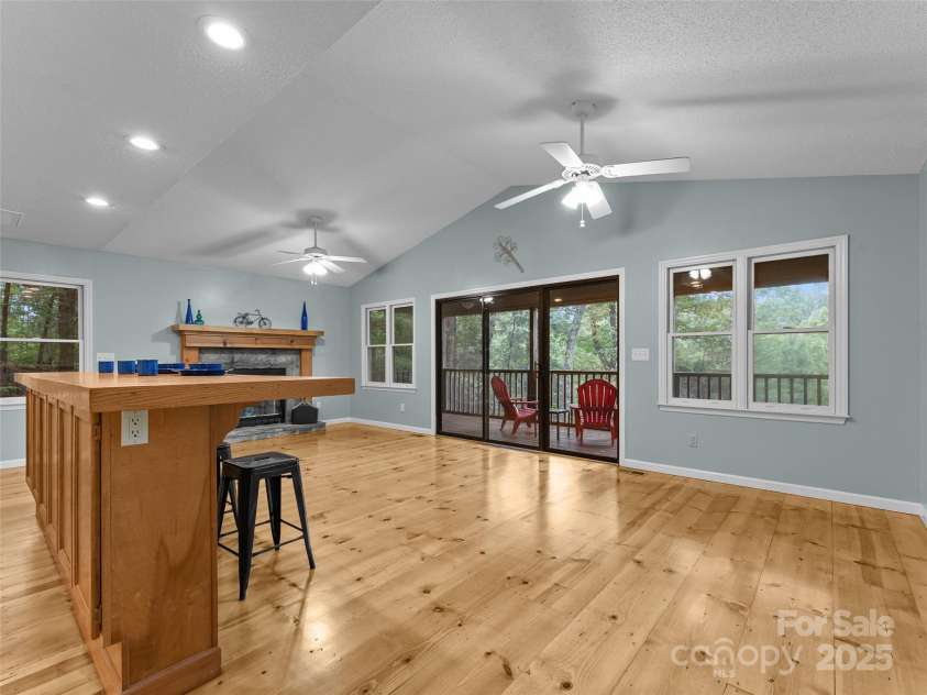 148 Piney Overlook Lane, Saluda, NC 28773.  MLS# CAR4284735, YatesRealty ID 33213. Mountains > meetings