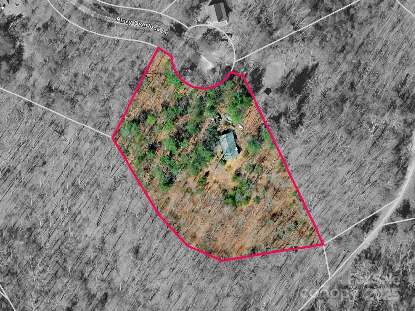 148 Piney Overlook Lane, Saluda, NC 28773.  MLS# CAR4284735, YatesRealty ID 33213. Rustic retreat, modern peace