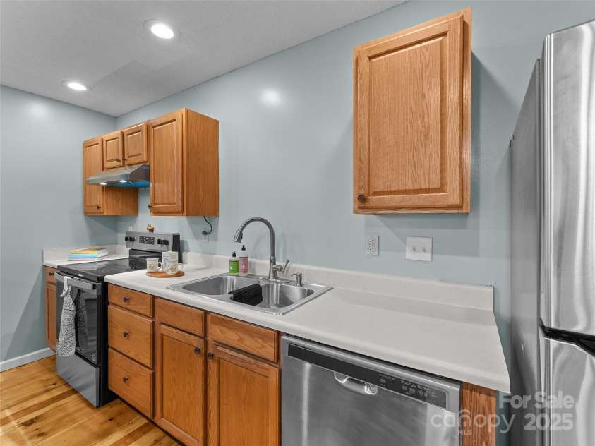 148 Piney Overlook Lane, Saluda, NC 28773.  MLS# CAR4284735, YatesRealty ID 33213. Updated, stainless appliances, sink and faucet