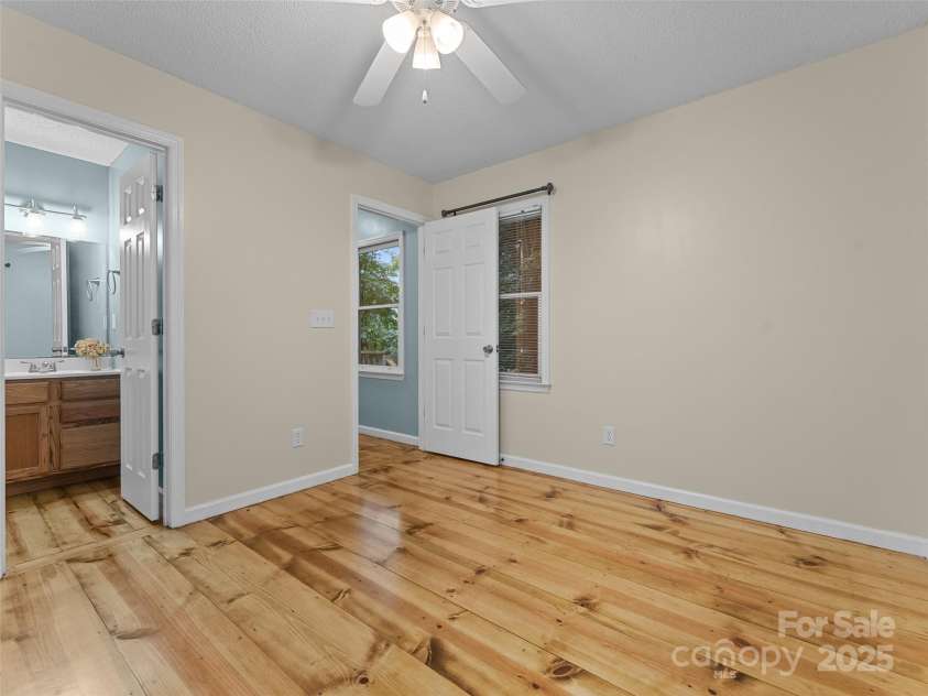 148 Piney Overlook Lane, Saluda, NC 28773.  MLS# CAR4284735, YatesRealty ID 33213. Where naps turn into vacations