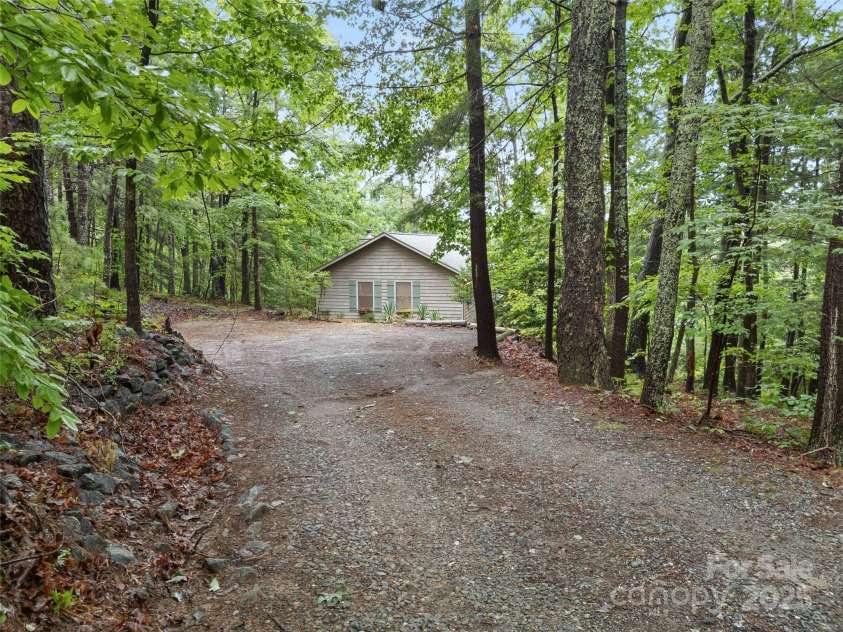 148 Piney Overlook Lane, Saluda, NC 28773.  MLS# CAR4284735, YatesRealty ID 33213. Your mountain hideaway