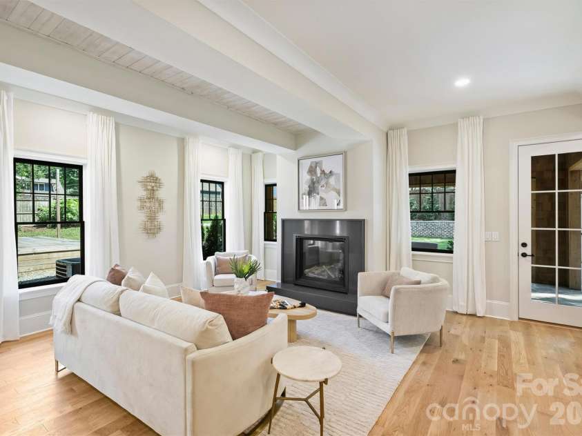 509 Tremont Avenue, Charlotte, NC 28203.  MLS# CAR4394398, YatesRealty ID 33213. 