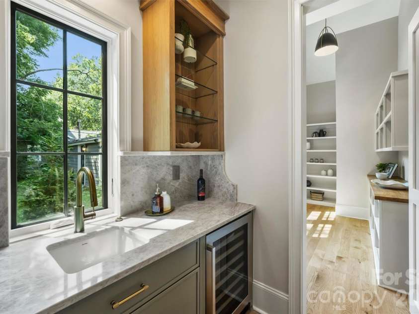 509 Tremont Avenue, Charlotte, NC 28203.  MLS# CAR4394398, YatesRealty ID 33213. 