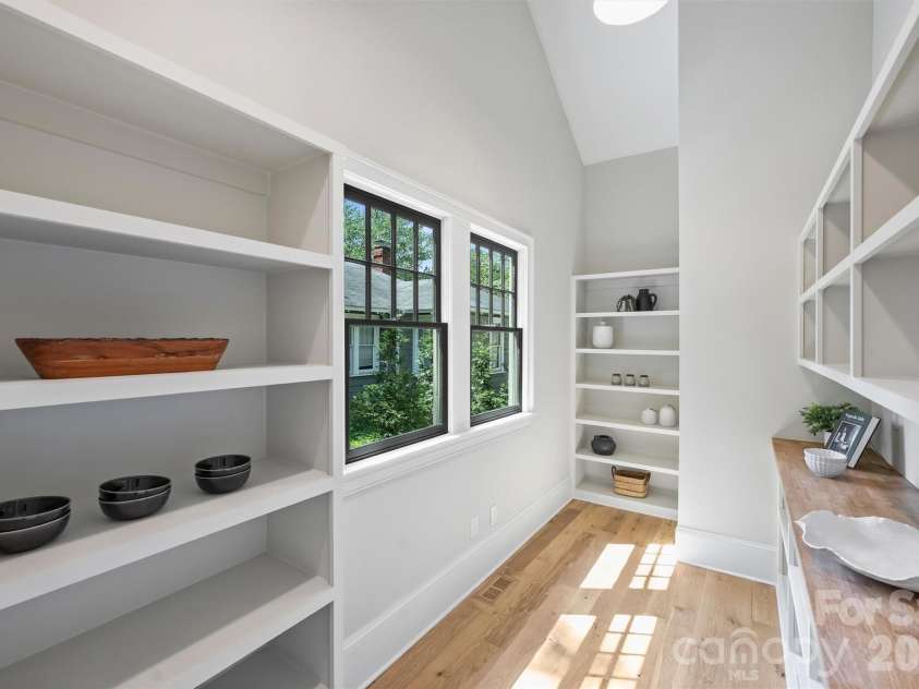 509 Tremont Avenue, Charlotte, NC 28203.  MLS# CAR4394398, YatesRealty ID 33213. 