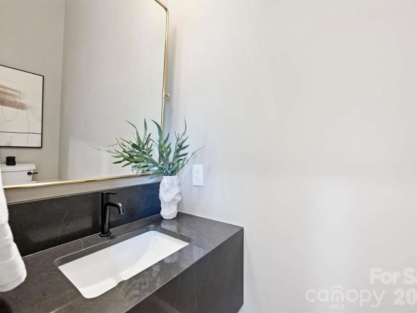 509 Tremont Avenue, Charlotte, NC 28203.  MLS# CAR4394398, YatesRealty ID 33213. 