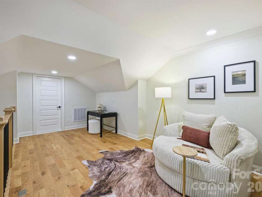509 Tremont Avenue, Charlotte, NC 28203.  MLS# CAR4394398, YatesRealty ID 33213. 