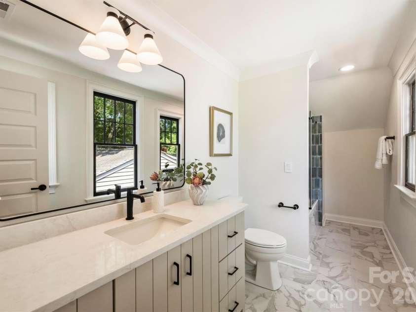 509 Tremont Avenue, Charlotte, NC 28203.  MLS# CAR4394398, YatesRealty ID 33213. 