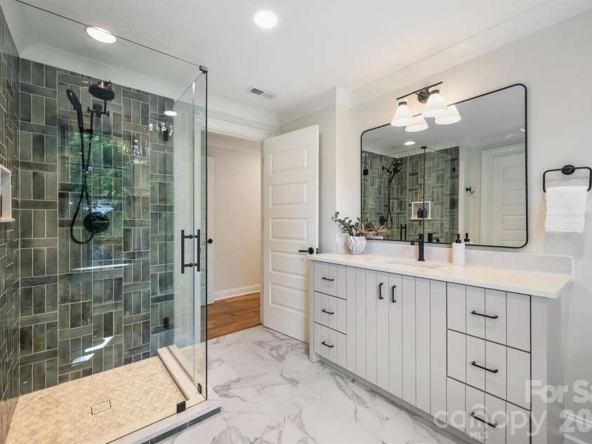 509 Tremont Avenue, Charlotte, NC 28203.  MLS# CAR4394398, YatesRealty ID 33213. 