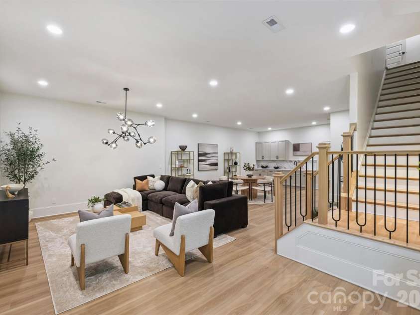 509 Tremont Avenue, Charlotte, NC 28203.  MLS# CAR4394398, YatesRealty ID 33213. 