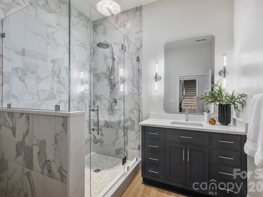 509 Tremont Avenue, Charlotte, NC 28203.  MLS# CAR4394398, YatesRealty ID 33213. 