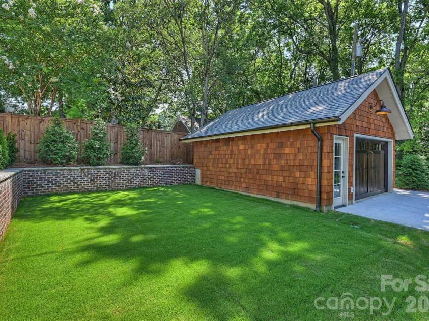 509 Tremont Avenue, Charlotte, NC 28203.  MLS# CAR4394398, YatesRealty ID 33213. 
