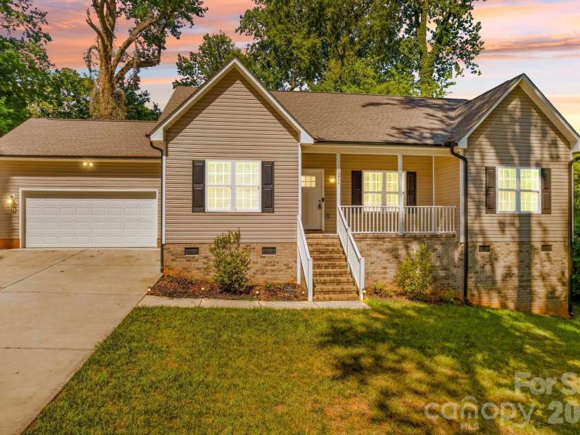 1011 Terrace Drive, Salisbury, NC 28146.  MLS# CAR4394693, YatesRealty ID 33214. 