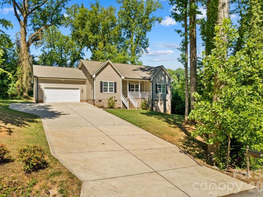 1011 Terrace Drive, Salisbury, NC 28146.  MLS# CAR4394693, YatesRealty ID 33214. 