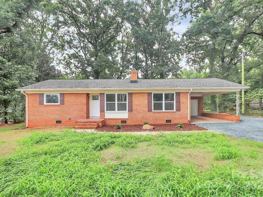 3211 Lancaster Highway, Monroe, NC 28112.  MLS# CAR4284989, YatesRealty ID 33214. 