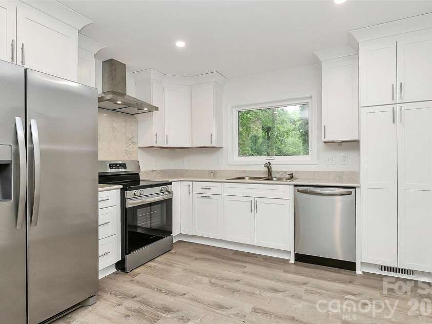 3211 Lancaster Highway, Monroe, NC 28112.  MLS# CAR4284989, YatesRealty ID 33214. 