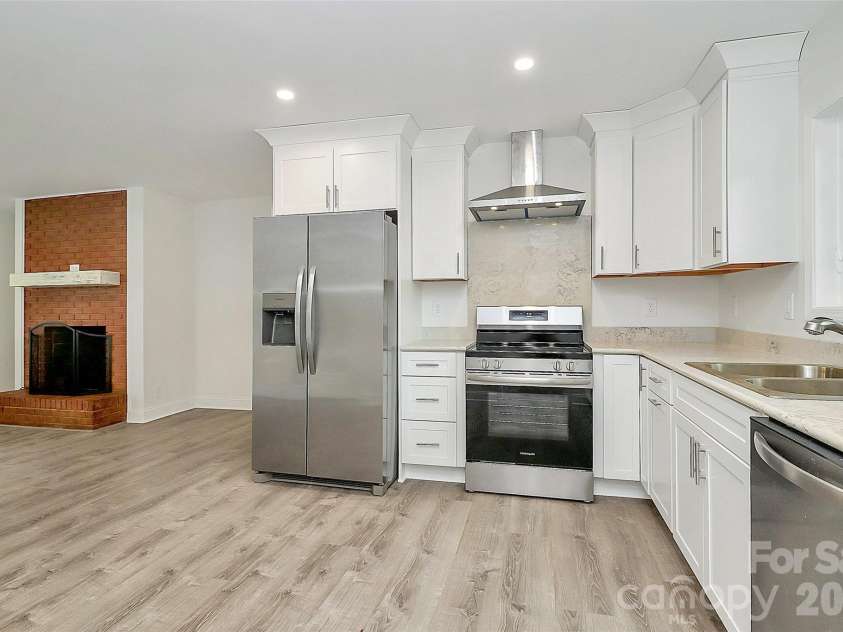 3211 Lancaster Highway, Monroe, NC 28112.  MLS# CAR4284989, YatesRealty ID 33214. 