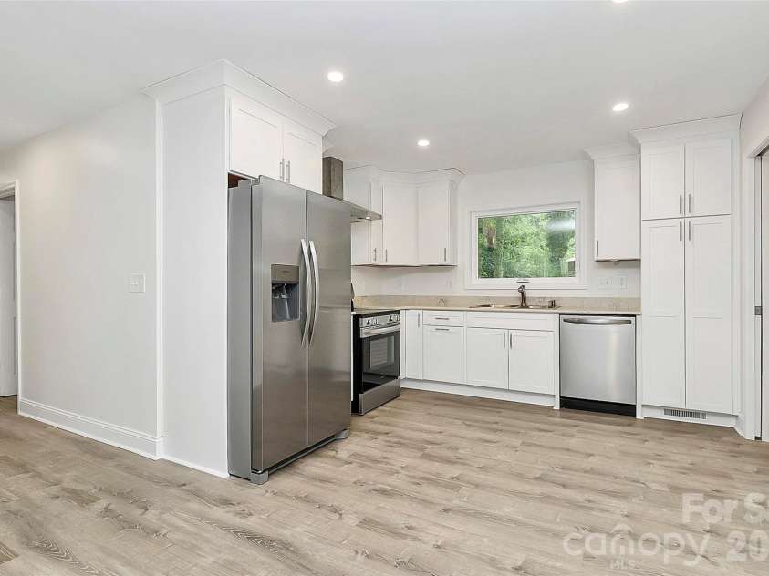 3211 Lancaster Highway, Monroe, NC 28112.  MLS# CAR4284989, YatesRealty ID 33214. 