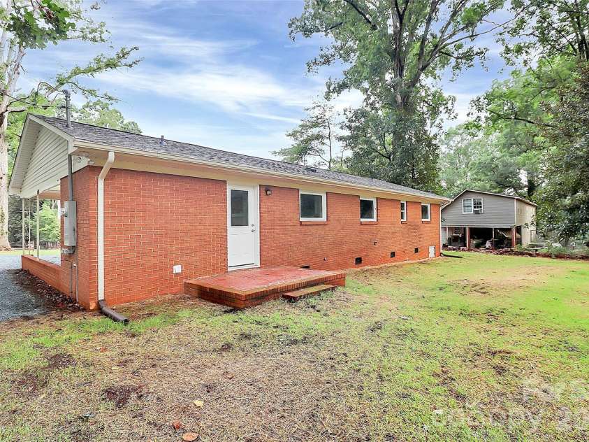 3211 Lancaster Highway, Monroe, NC 28112.  MLS# CAR4284989, YatesRealty ID 33214. 