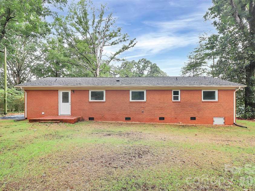 3211 Lancaster Highway, Monroe, NC 28112.  MLS# CAR4284989, YatesRealty ID 33214. 