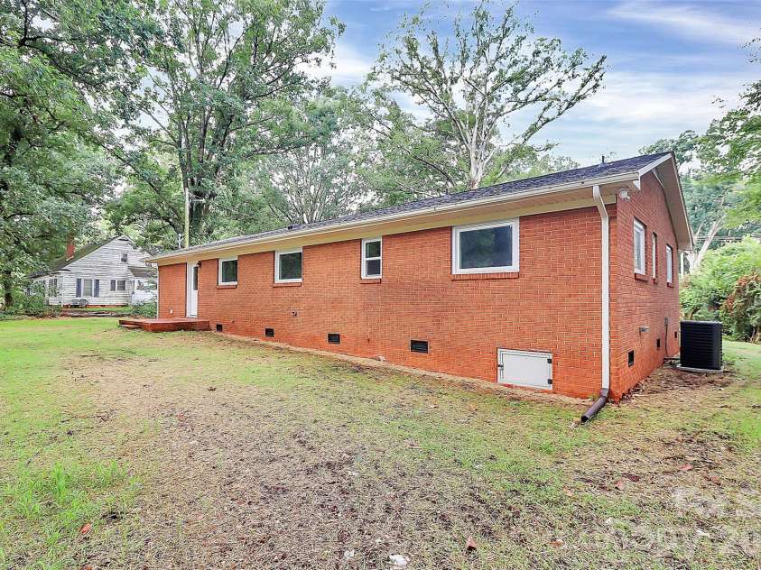 3211 Lancaster Highway, Monroe, NC 28112.  MLS# CAR4284989, YatesRealty ID 33214. 