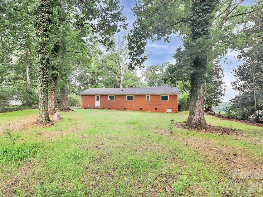 3211 Lancaster Highway, Monroe, NC 28112.  MLS# CAR4284989, YatesRealty ID 33214. 