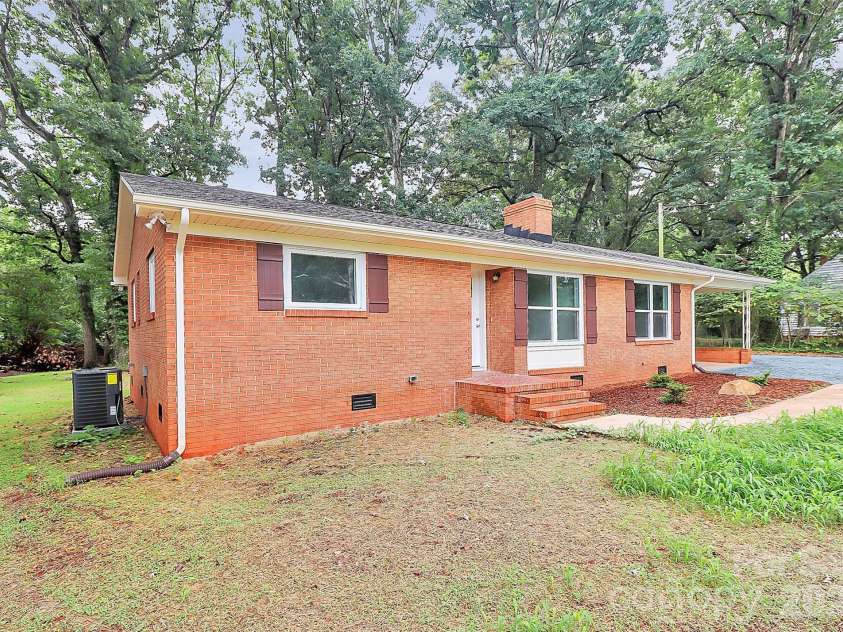 3211 Lancaster Highway, Monroe, NC 28112.  MLS# CAR4284989, YatesRealty ID 33214. 