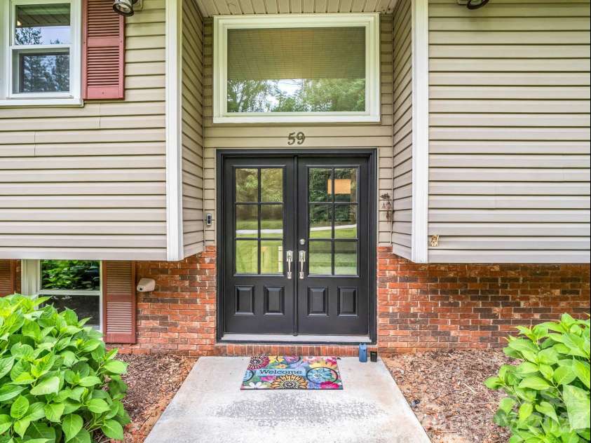 59 Underhill Road, Hendersonville, NC 28792.  MLS# CAR4395706, YatesRealty ID 33215. 