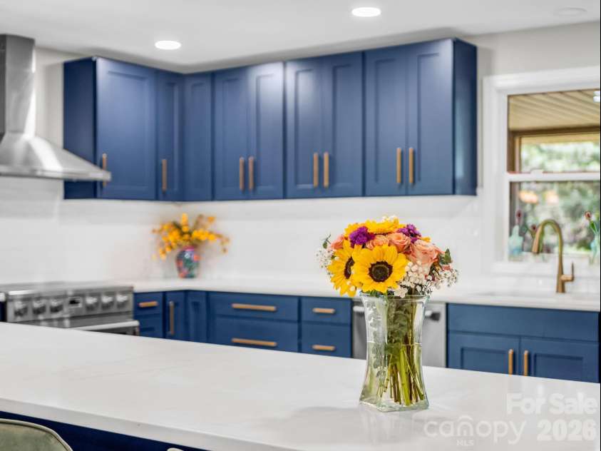 59 Underhill Road, Hendersonville, NC 28792.  MLS# CAR4395706, YatesRealty ID 33215. 