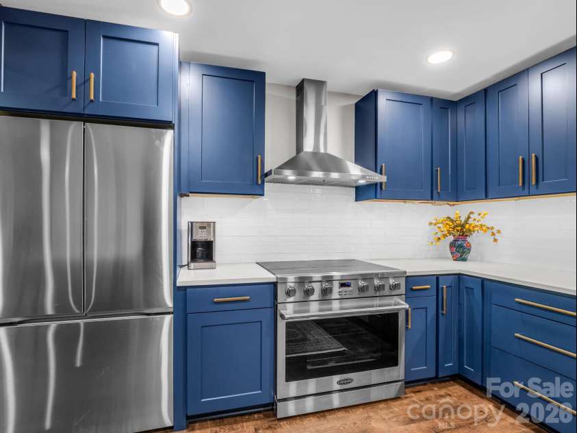 59 Underhill Road, Hendersonville, NC 28792.  MLS# CAR4395706, YatesRealty ID 33215. 