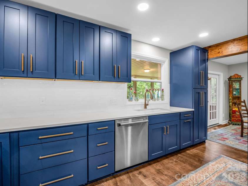 59 Underhill Road, Hendersonville, NC 28792.  MLS# CAR4395706, YatesRealty ID 33215. 