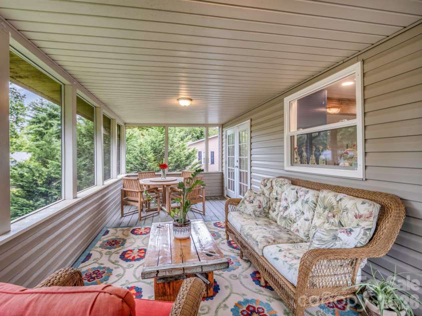 59 Underhill Road, Hendersonville, NC 28792.  MLS# CAR4395706, YatesRealty ID 33215. 