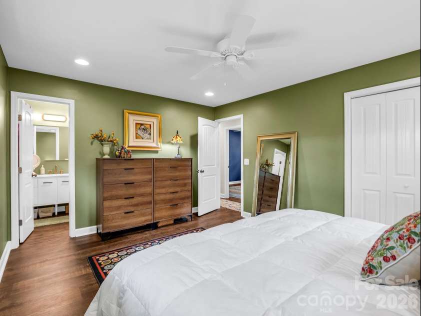 59 Underhill Road, Hendersonville, NC 28792.  MLS# CAR4395706, YatesRealty ID 33215. 