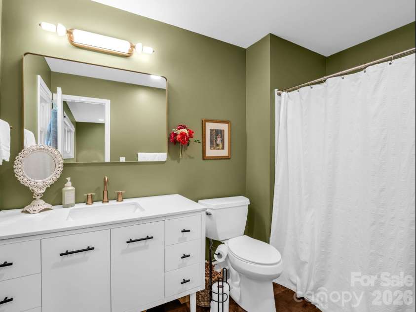 59 Underhill Road, Hendersonville, NC 28792.  MLS# CAR4395706, YatesRealty ID 33215. 