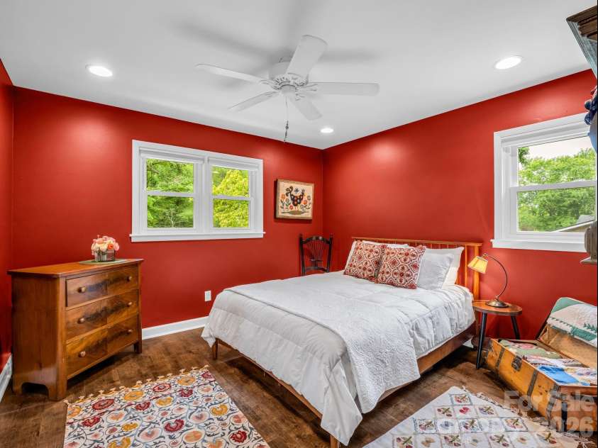 59 Underhill Road, Hendersonville, NC 28792.  MLS# CAR4395706, YatesRealty ID 33215. 