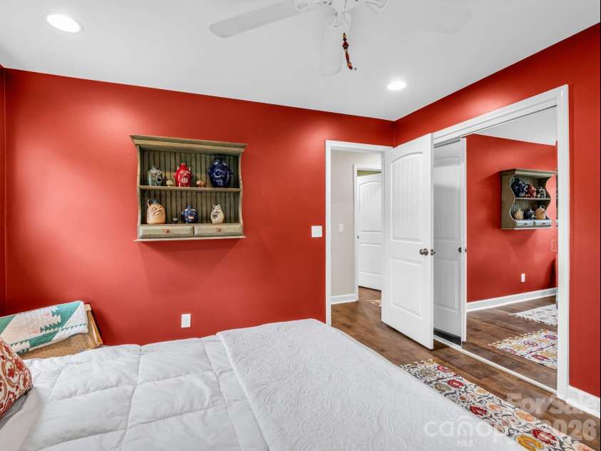 59 Underhill Road, Hendersonville, NC 28792.  MLS# CAR4395706, YatesRealty ID 33215. 